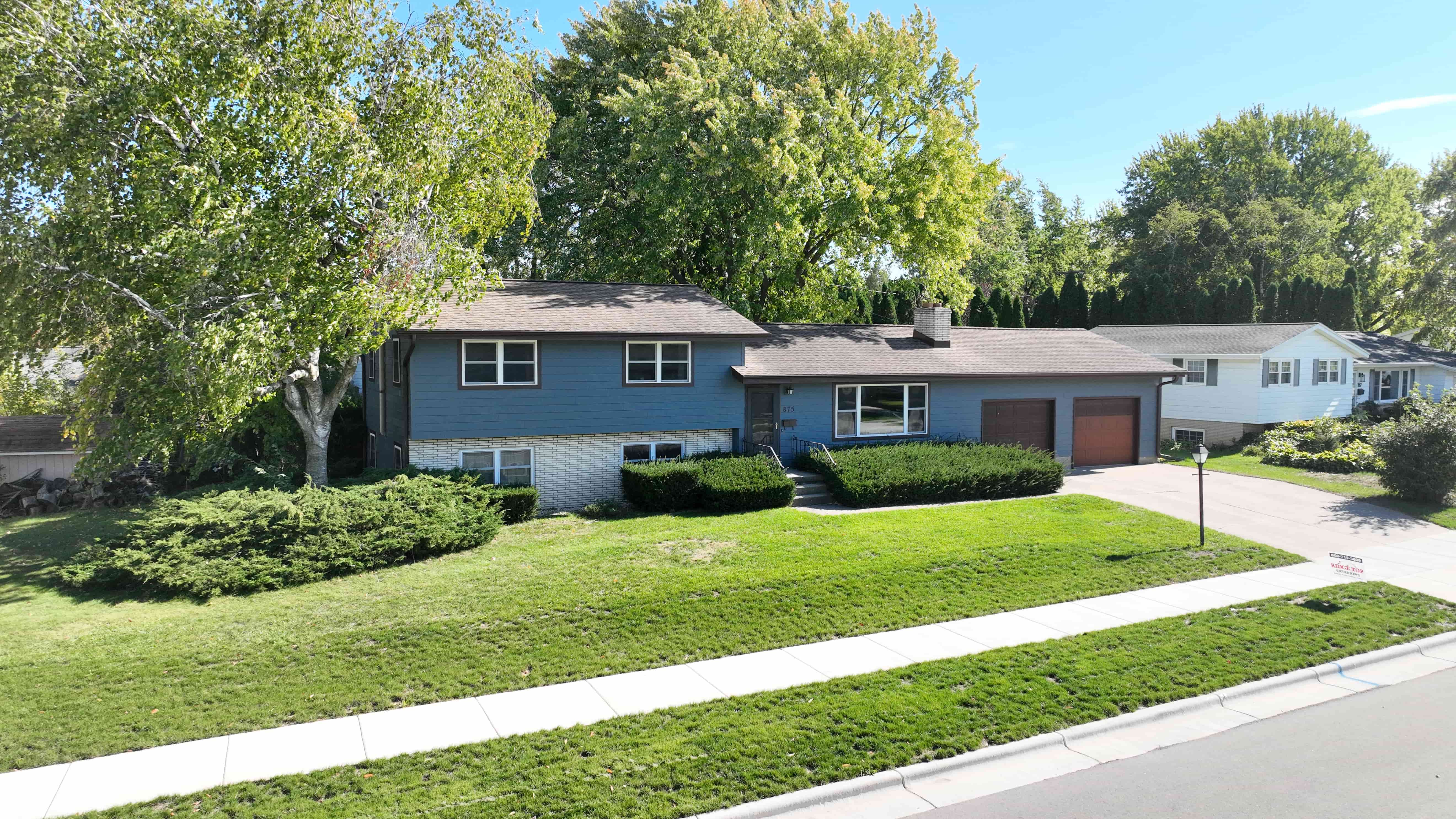 Front view of Wisconsin Rapids home with new James Hardie Evening Blue siding improving curb appeal and durability