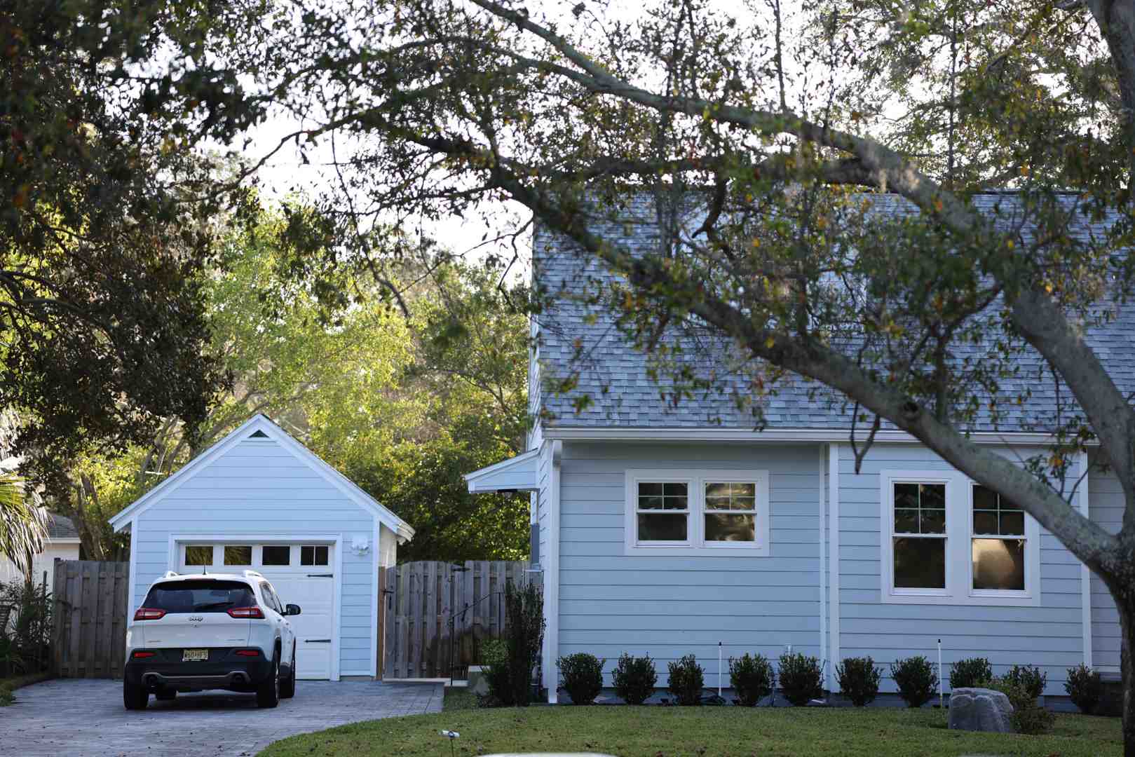 Curb appeal of a new GAF architectural shingle roof - How much does a roof cost in Madison WI? Curb appeal of a new GAF architectural shingle roof - How much does a roof cost in Madison WI?