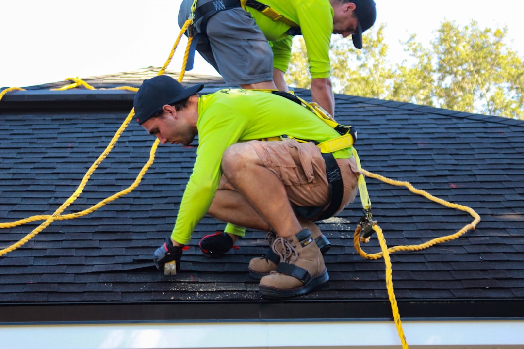 Certified roofing crew performing expert installation in Des Moines - Roofing Des Moines